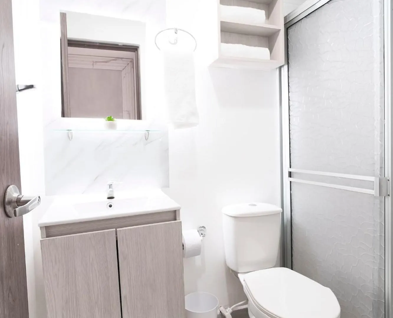 El Poblado Area 4 Bedroom 2 Bathroom With Terrace Медельин Колумбия