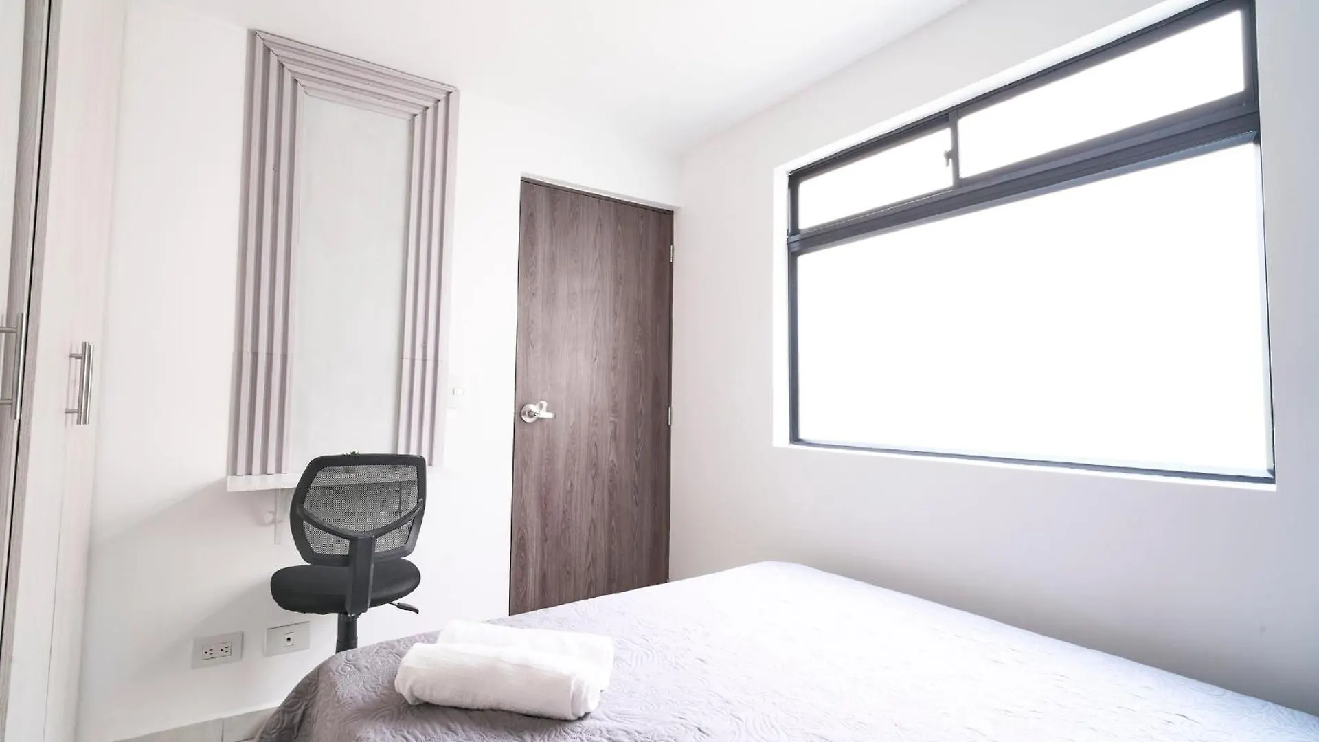 Апартаменты El Poblado Area 4 Bedroom 2 Bathroom With Terrace Медельин