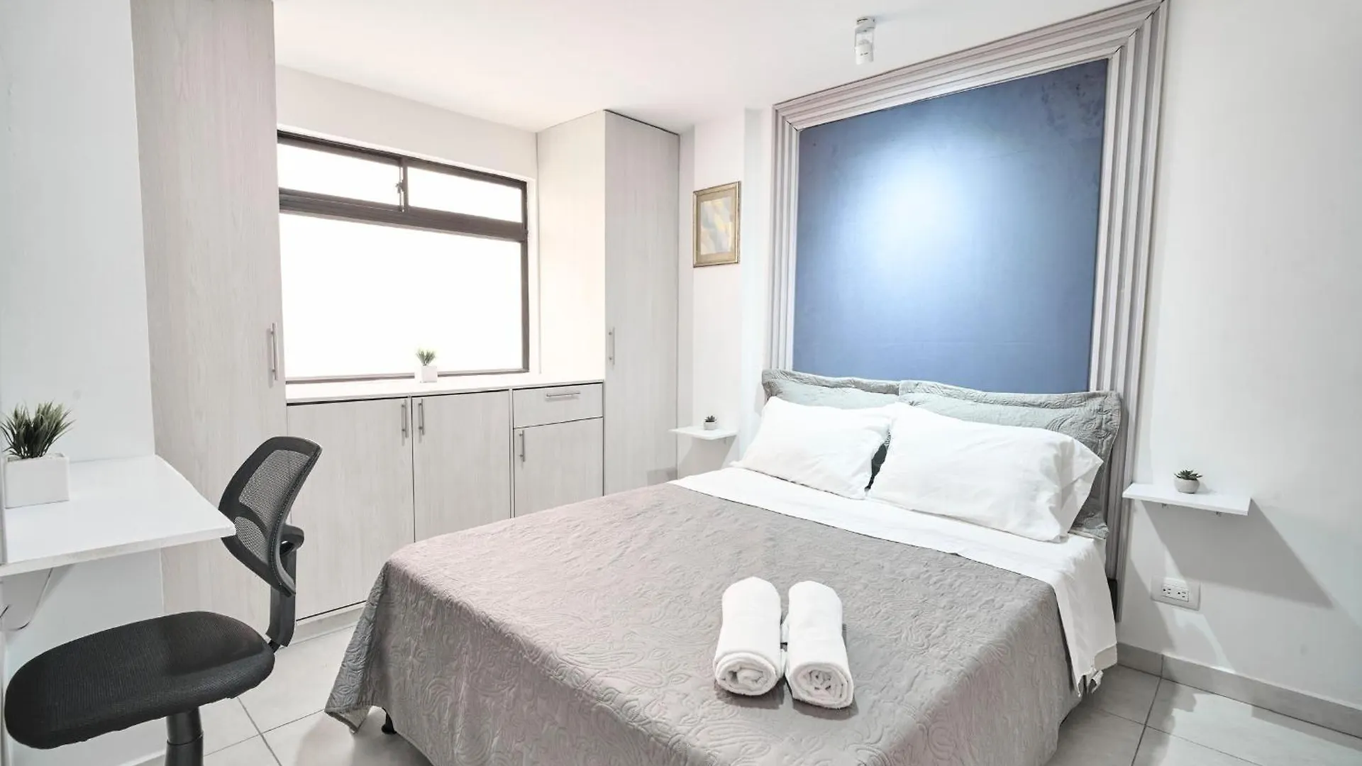 Apartment El Poblado Area 4 Bedroom 2 Bathroom With Terrace Medellin Colombia