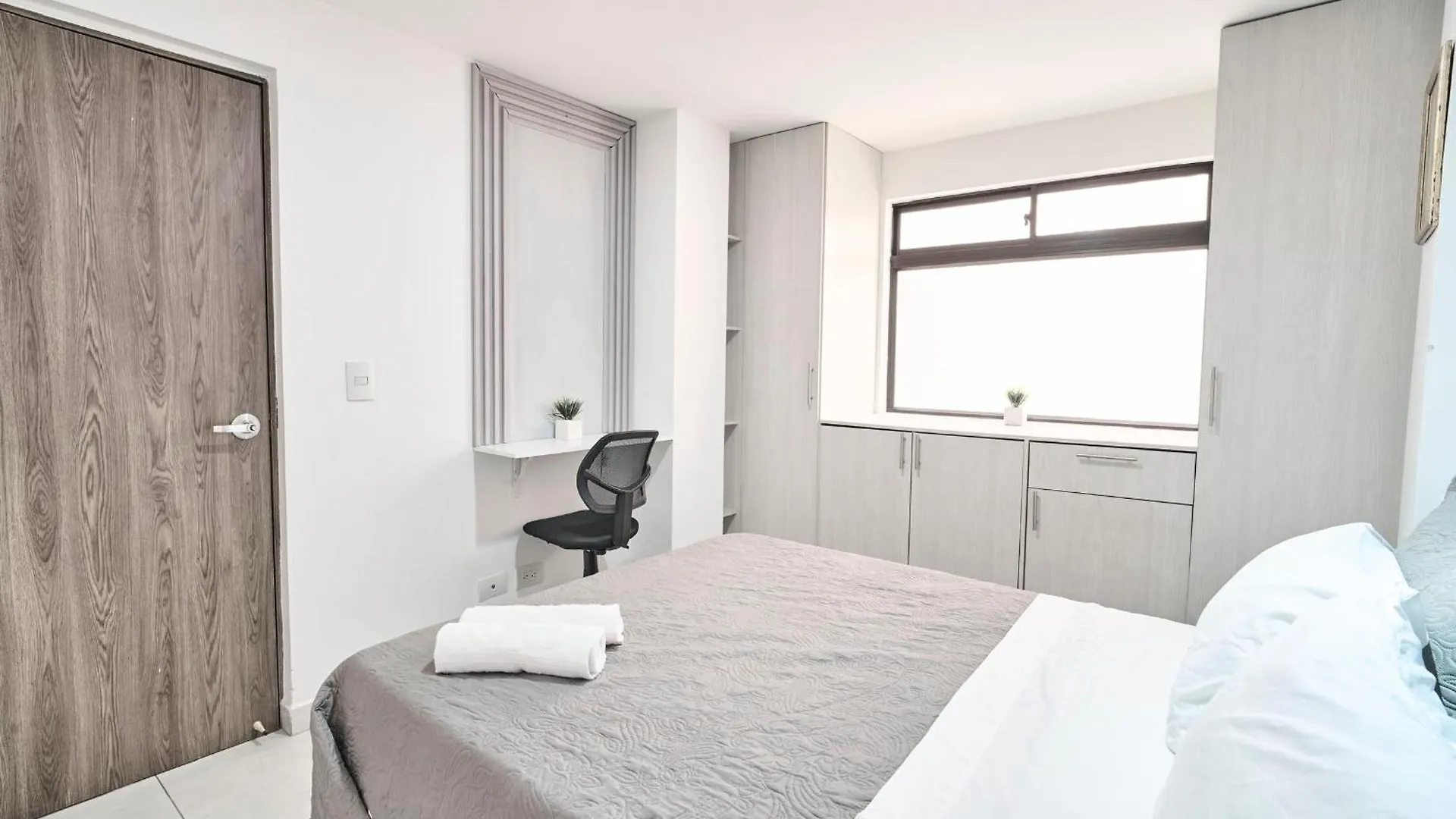 El Poblado Area 4 Bedroom 2 Bathroom With Terrace Medellin Colombia