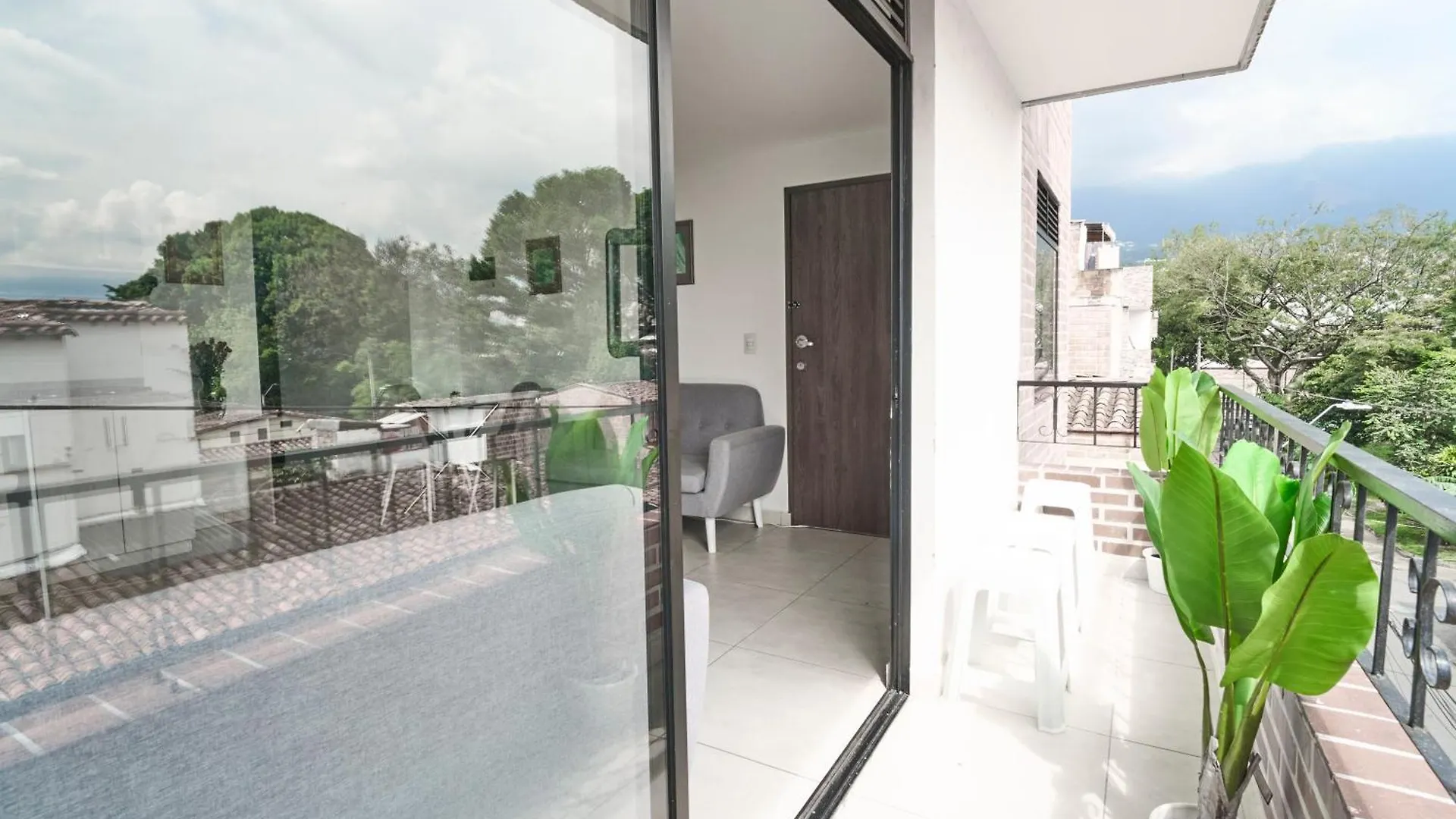 Apartment El Poblado Area 4 Bedroom 2 Bathroom With Terrace Medellin