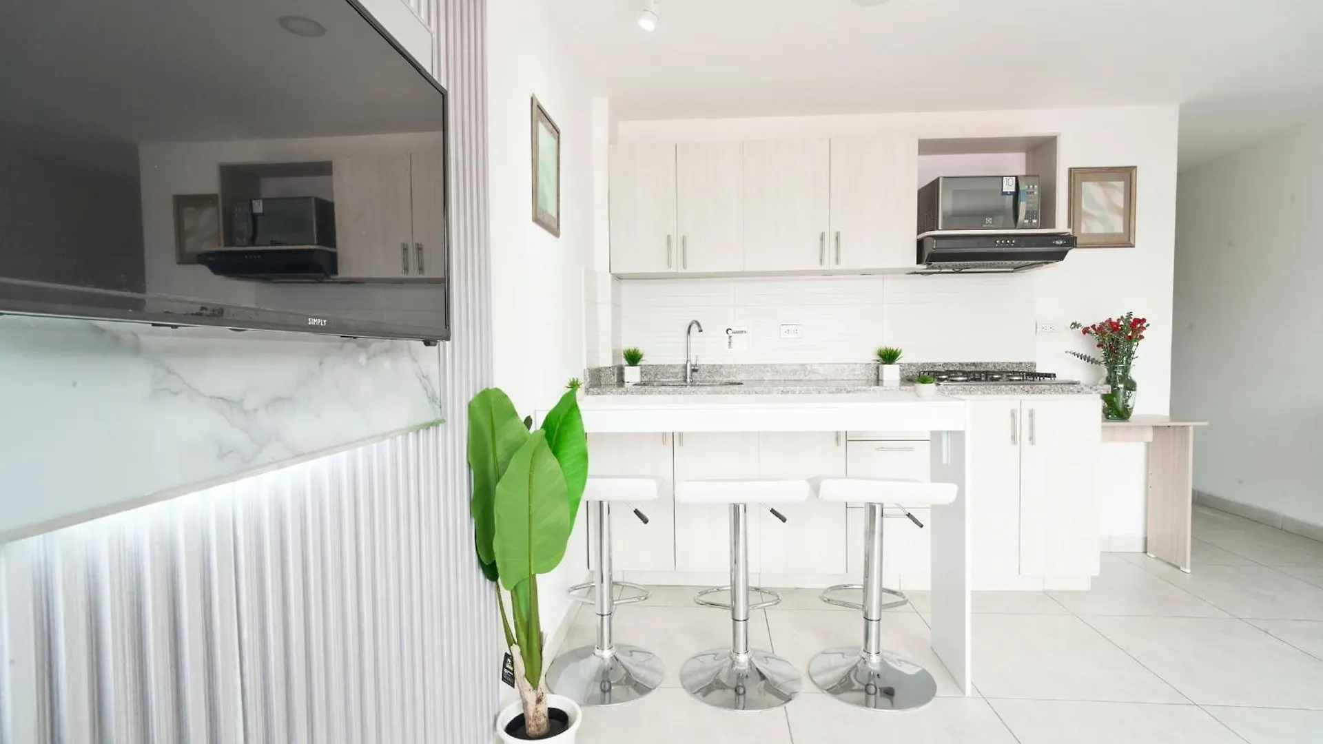 Apartment El Poblado Area 4 Bedroom 2 Bathroom With Terrace Medellin