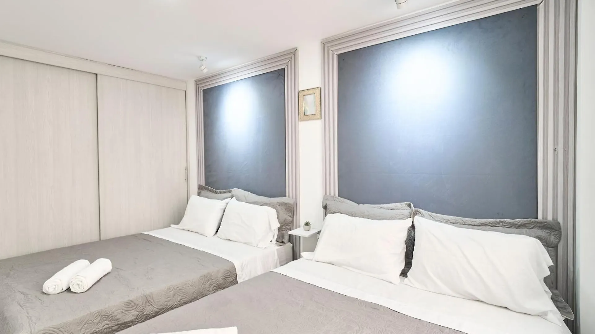 El Poblado Area 4 Bedroom 2 Bathroom With Terrace Medellin 0*,