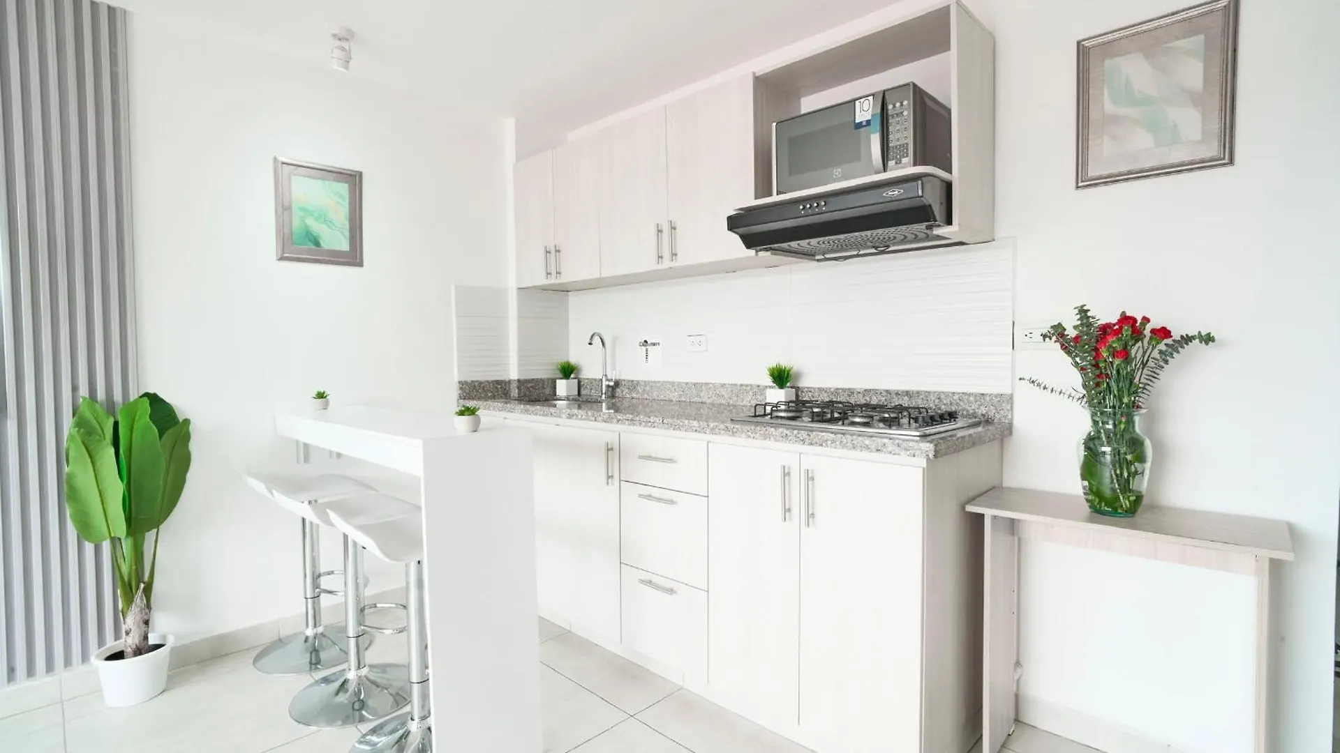 El Poblado Area 4 Bedroom 2 Bathroom With Terrace Medellin Apartment